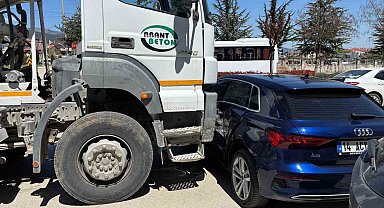 Bolu'da beton mikseri ile otomobil çarpıştı: 1 yaralı