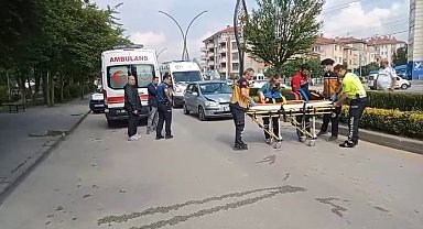 Bolu'da yolun karşısına geçmeye çalışan anne ve kızına otomobil çarptı: 2 yaralı