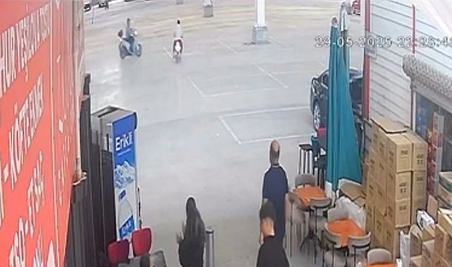 Boş pazar yerinde motosikletler çarpıştı: 2 yaralı