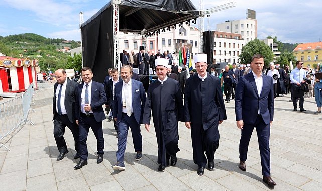 Bosna Hersek'te Türkiye'nin desteğiyle yenilenen Behram Ağa Camii açıldı