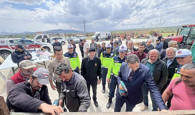 Bozkır'da çiftçilere reflektör dağıtıldı