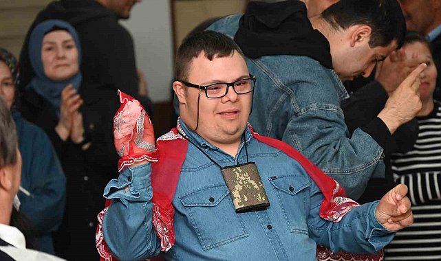 Bozüyük'te engelli gençlere asker kınası yakıldı