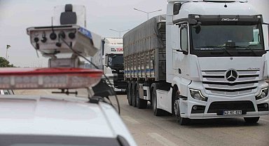 Bu radar kural tanımazlara geçit vermiyor...Aynı anda 4 araca ceza yazıyor