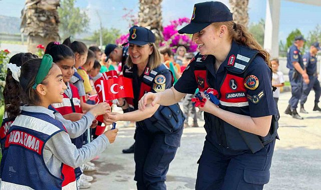 Buharkent'te öğrenciler jandarmayı tanıdı