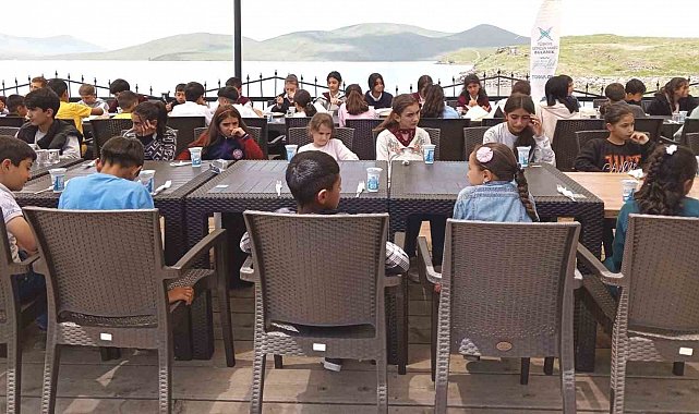 Bulanık'ta öksüz ve yetim çocuklar sevindirildi