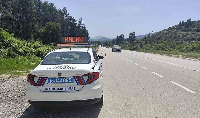 Burdur'da trafik denetimlerinde 7 bin 462 araç kontrol edildi