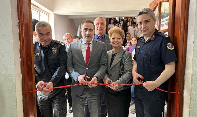 Burhaniye'de Kaymakam Memiş, Bilim Fuarı açılışına katıldı