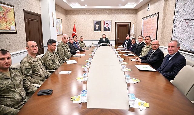 Bürokrat ve askerler eğitim zirvesinde buluştu