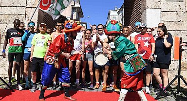 Bursa Emniyeti Tarihi Kent Koşusu için trafiğe kapatılacak yolları açıkladı