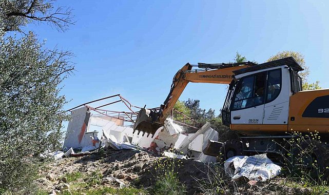 Bursa'da 25 kaçak yapı yıkıldı