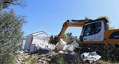 Bursa'da 25 kaçak yapı yıkıldı