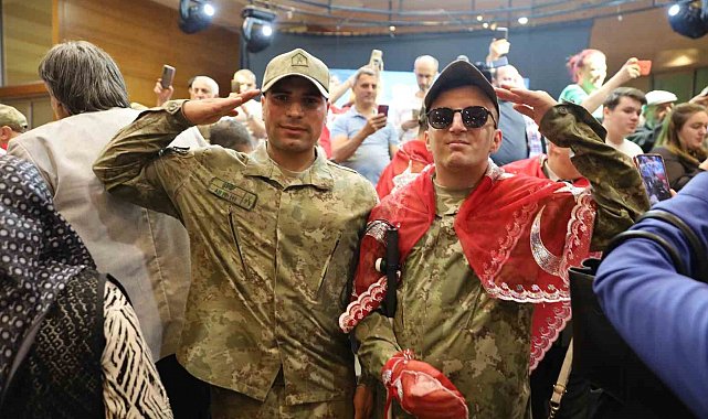 Bursa'da 'özel askerler' için kına eğlencesi