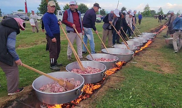 Bursa'da 80 yıllık gelenek...47 küçükbaş 2 büyükbaş kestiler