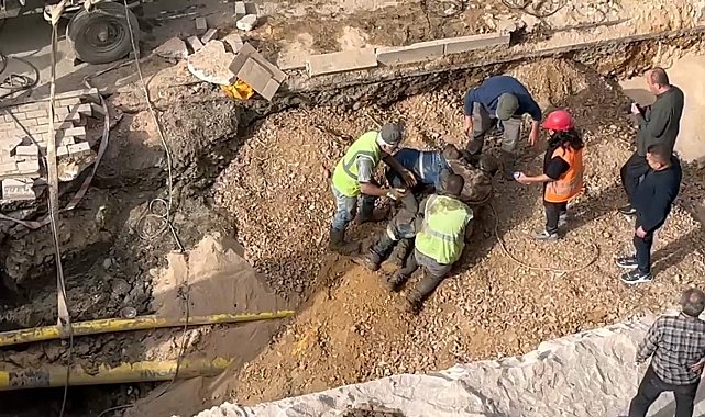 Bursa'da altyapı çalışmaları sırasında toprak altında kalan işçi ağır yaralandı