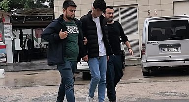 Bursa'da arkadaşıyla şakalaşan genç bıçaklanarak yaralandı