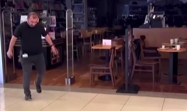 Bursa'da bir alışveriş merkezini su bastı