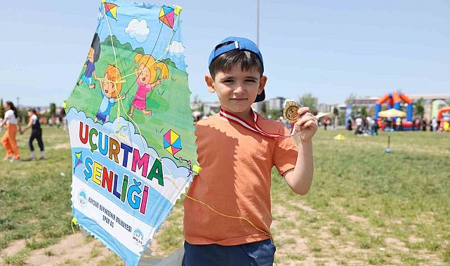 Büyükşehir, baharın renklerini uçurtmalarla gökyüzüne yansıttı