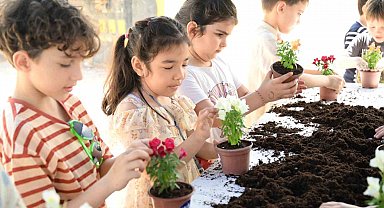 Büyükşehir destek verdi minik eller 'anneler' için çalıştı