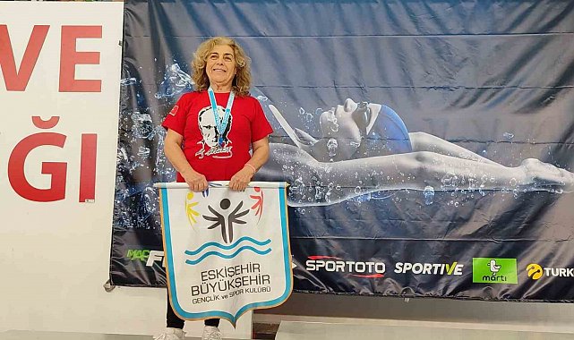 Büyükşehir'in master yüzücüsü Kezban Yeşer'den rekor ve madalya gururu