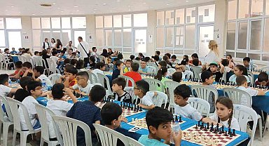 Büyükşehir'in satranç turnuvasında öğrenciler hamlelerini yarıştırdı