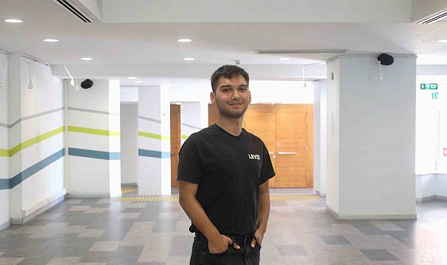 Büyüme hikayesini 'fotoğrafla' anlattı, ilk sergisini 20 yaşında açtı