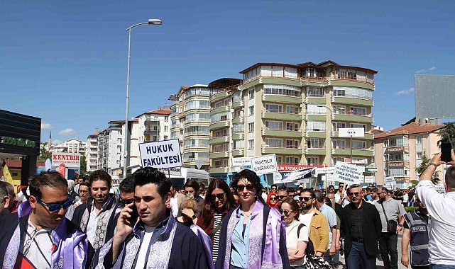 ÇAKÜFEST 2025 Bilim, Kültür ve Sanat Festivali kortej yürüyüşü yoğun ilgi gördü