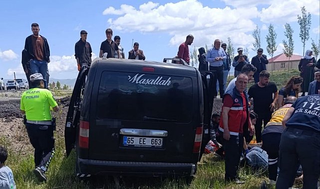 Çaldıran'da trafik kazası: 8 yaralı