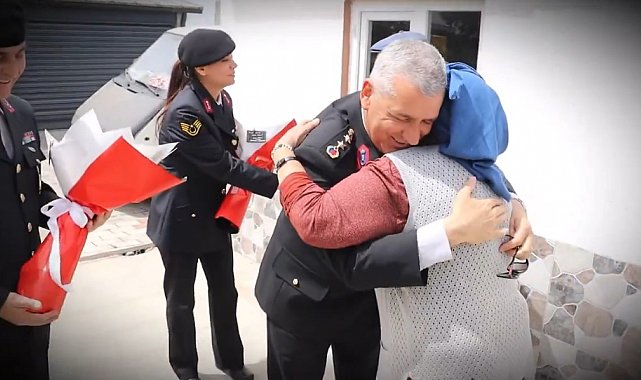 Çanakkale'de jandarmadan anlamlı Anneler Günü ziyareti