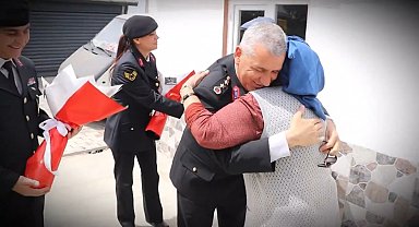 Çanakkale'de jandarmadan anlamlı Anneler Günü ziyareti