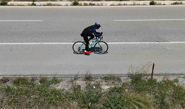 Çanakkale'den aldığı şehitlik toprağını Samsun'a ulaştırmak için pedal çeviriyor: 900 kilometreyi geride bıraktı
