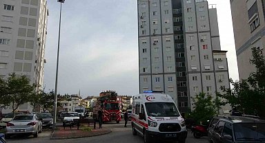 Çatıya çıkan kadını polisler ikna etti