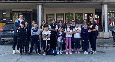 Çayırovalı minik yüzücülerden 35 madalya ve Türkiye şampiyonluğu