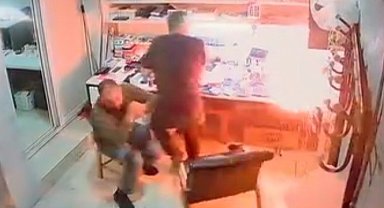 Cep telefonu bataryası patladı: O anlar kamerada