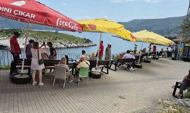 Çeşmi Cihan Amasra'ya havalar ısınmasıyla birlikte Rus akını da başladı