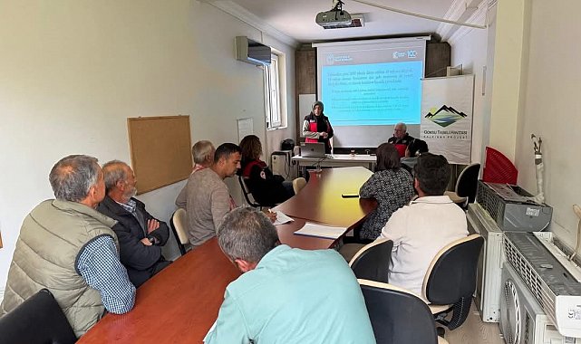 Çiftçilere örtü altı yetiştiricilik, hastalık-zararlılar ve mücadele konusunda bilgilendirme