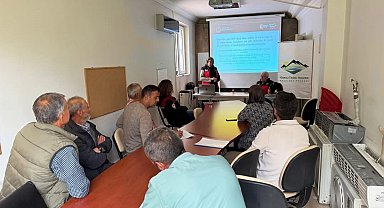 Çiftçilere örtü altı yetiştiricilik, hastalık-zararlılar ve mücadele konusunda bilgilendirme