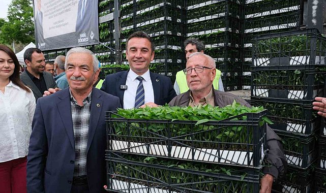 Çiftçilerle fide desteği