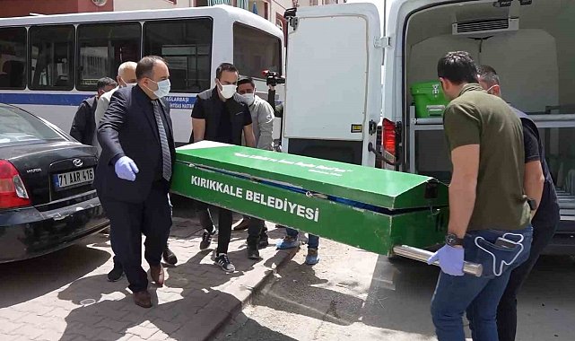 Çilingirle girdiği evde korkunç manzarayla karşılaştı: Derin dondurucularda bulunan poşetlerden erkek cesedi çıktı