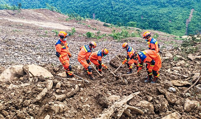 Çin'de toprak kaymasında can kaybı 4'e yükseldi, 17 kişi kayıp
