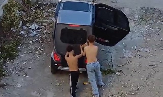 Çocuklar babalarının elektrikli aracını kaçırdı, şarj bitince yolda kaldılar