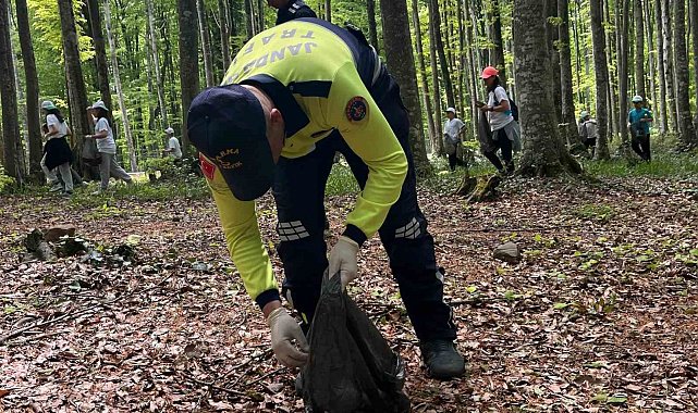 Çocuklar çevreyi temizledi