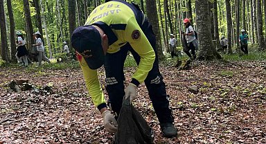 Çocuklar çevreyi temizledi