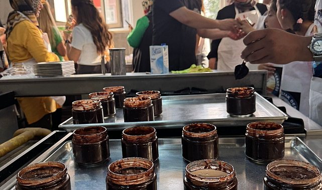 Çocuklar glütensiz kek yaptı