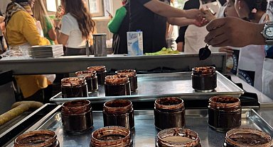 Çocuklar glütensiz kek yaptı