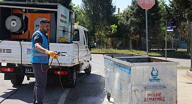 Çöp konteynerleri yerinde yıkanıyor