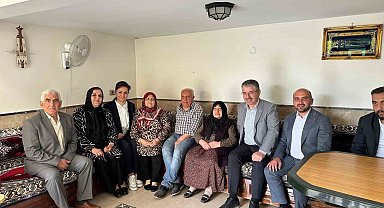 Çopuroğlu'ndan, en yaşlı AK Parti üyesine Anneler Günü sürprizi