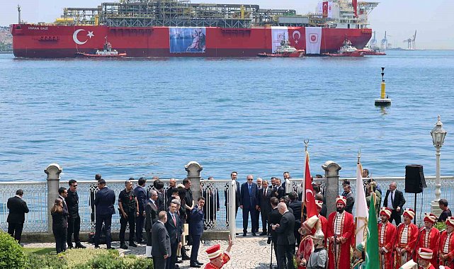 Cumhurbaşkanı Erdoğan 'Osman Gazi' platformunu Dolmabahçe'den uğurladı