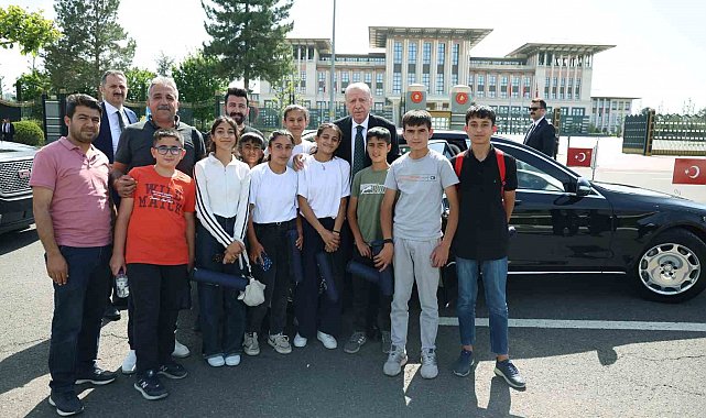 Cumhurbaşkanı Erdoğan, Adıyamanlı çocuklarla 15 Temmuz Şehitler Anıtı'nda buluştu
