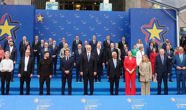 Cumhurbaşkanı Erdoğan, Avrupa Siyasi Topluluğu Zirvesinde aile fotoğrafına katıldı