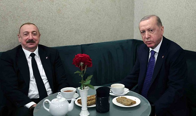Cumhurbaşkanı Erdoğan ve Aliyev, Tiran'da çay içerek sohbet etti